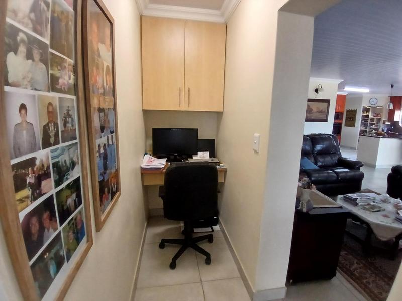 3 Bedroom Property for Sale in Stilbaai Wes Western Cape